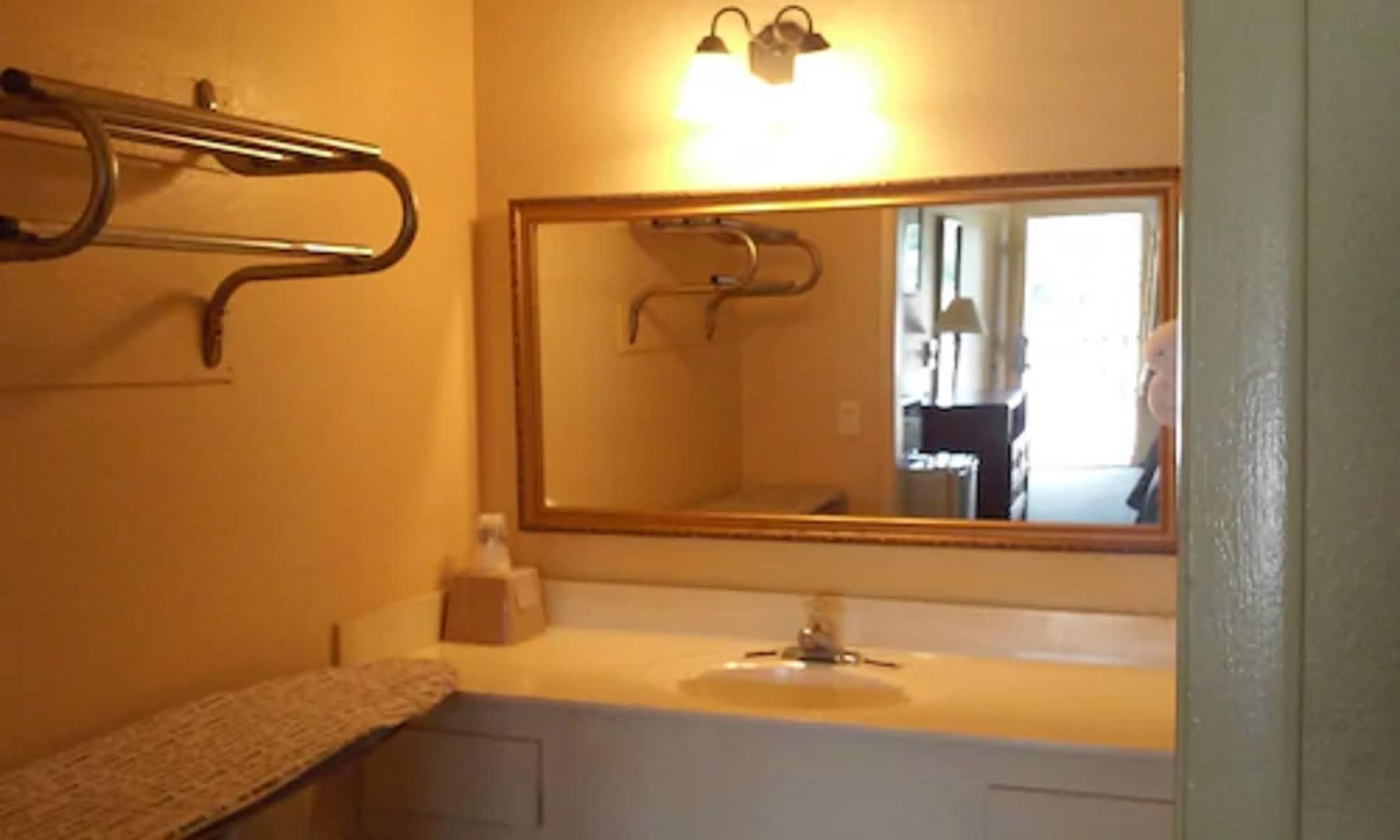 Summer Breeze Motel Upper Grand Lagoon Extérieur photo