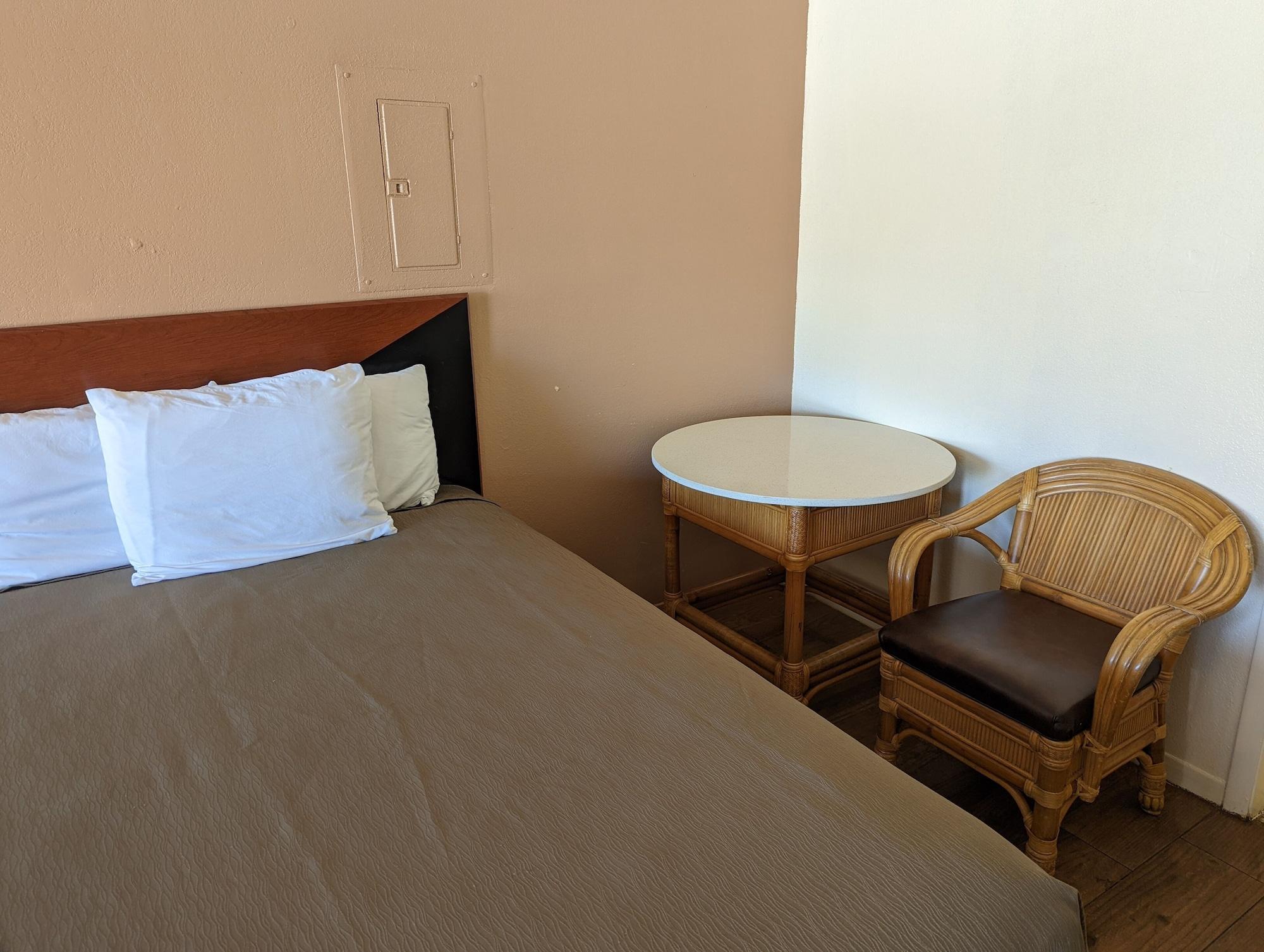 Summer Breeze Motel Upper Grand Lagoon Extérieur photo