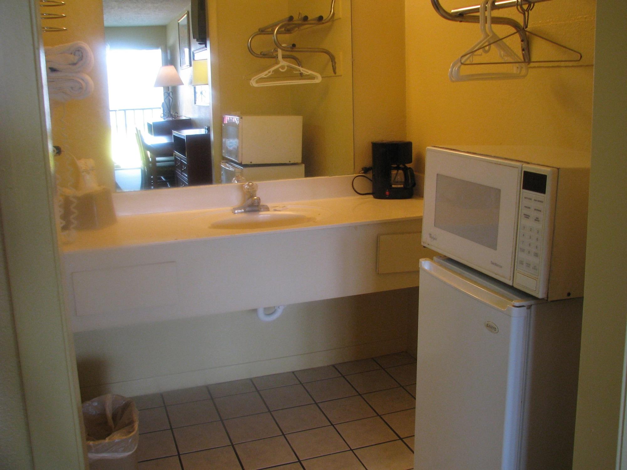 Summer Breeze Motel Upper Grand Lagoon Extérieur photo