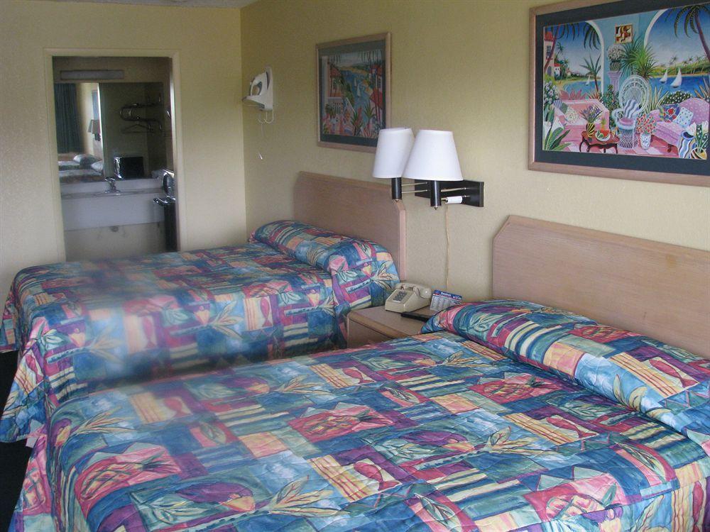 Summer Breeze Motel Upper Grand Lagoon Extérieur photo