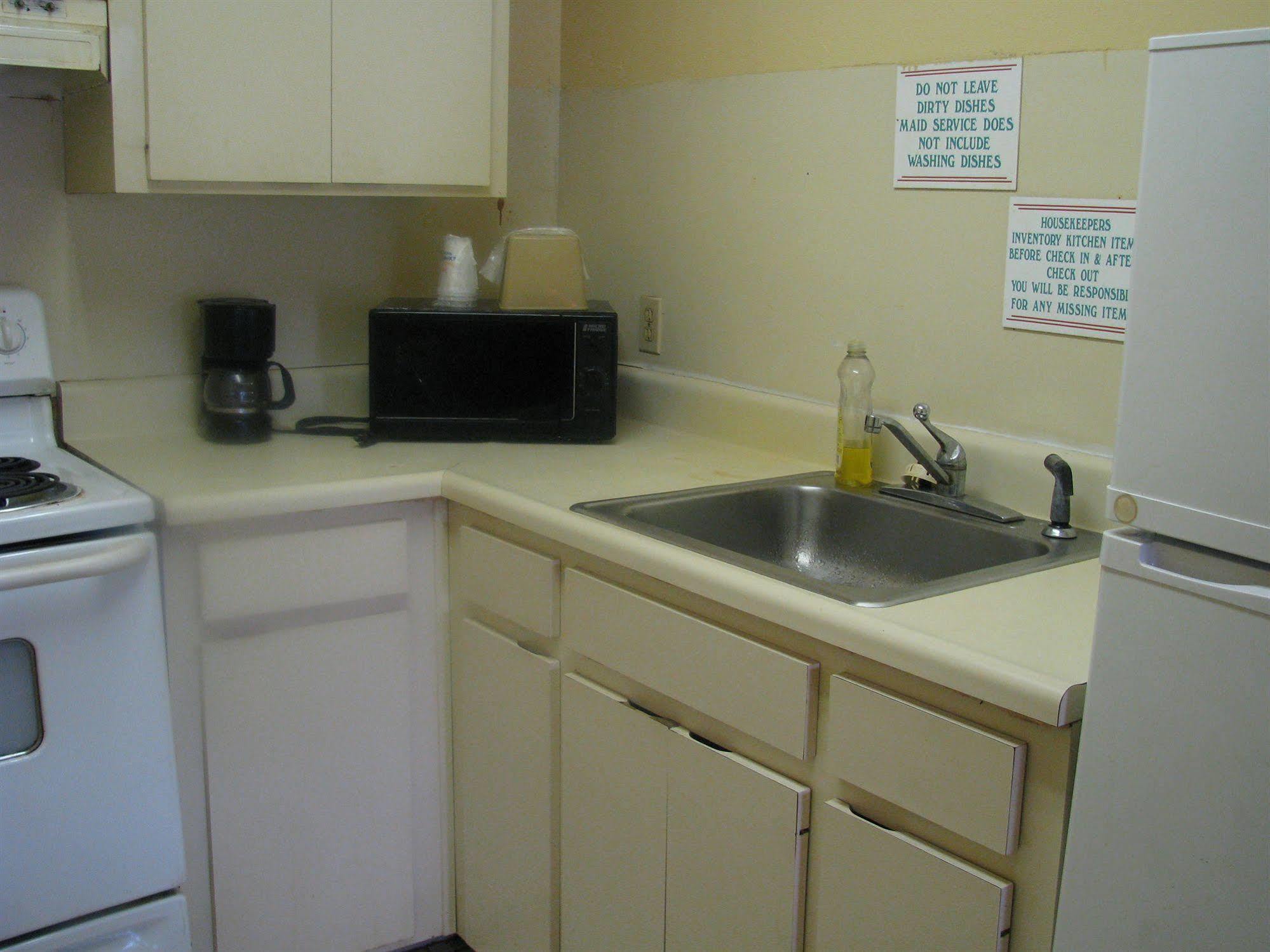 Summer Breeze Motel Upper Grand Lagoon Extérieur photo